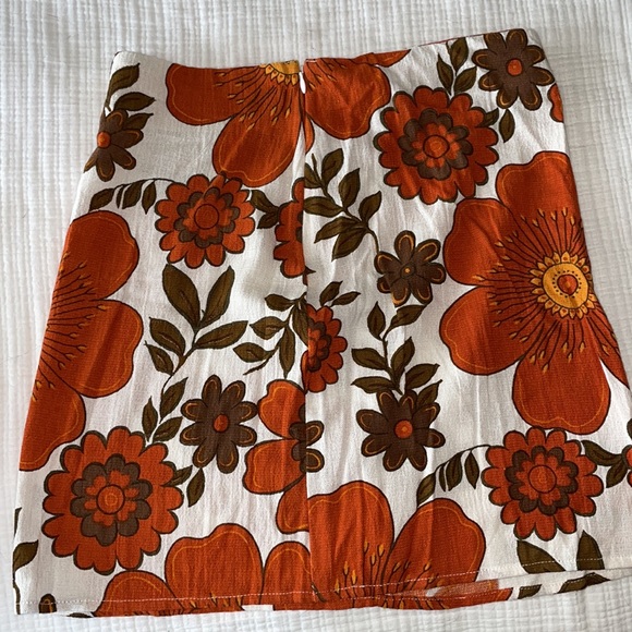 * New* Women’s Linen Mini Skirt - Picture 2 of 4